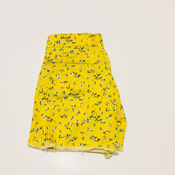 Old Navy kid Girls yellow flower shorts size 14 - Picture 3 of 4